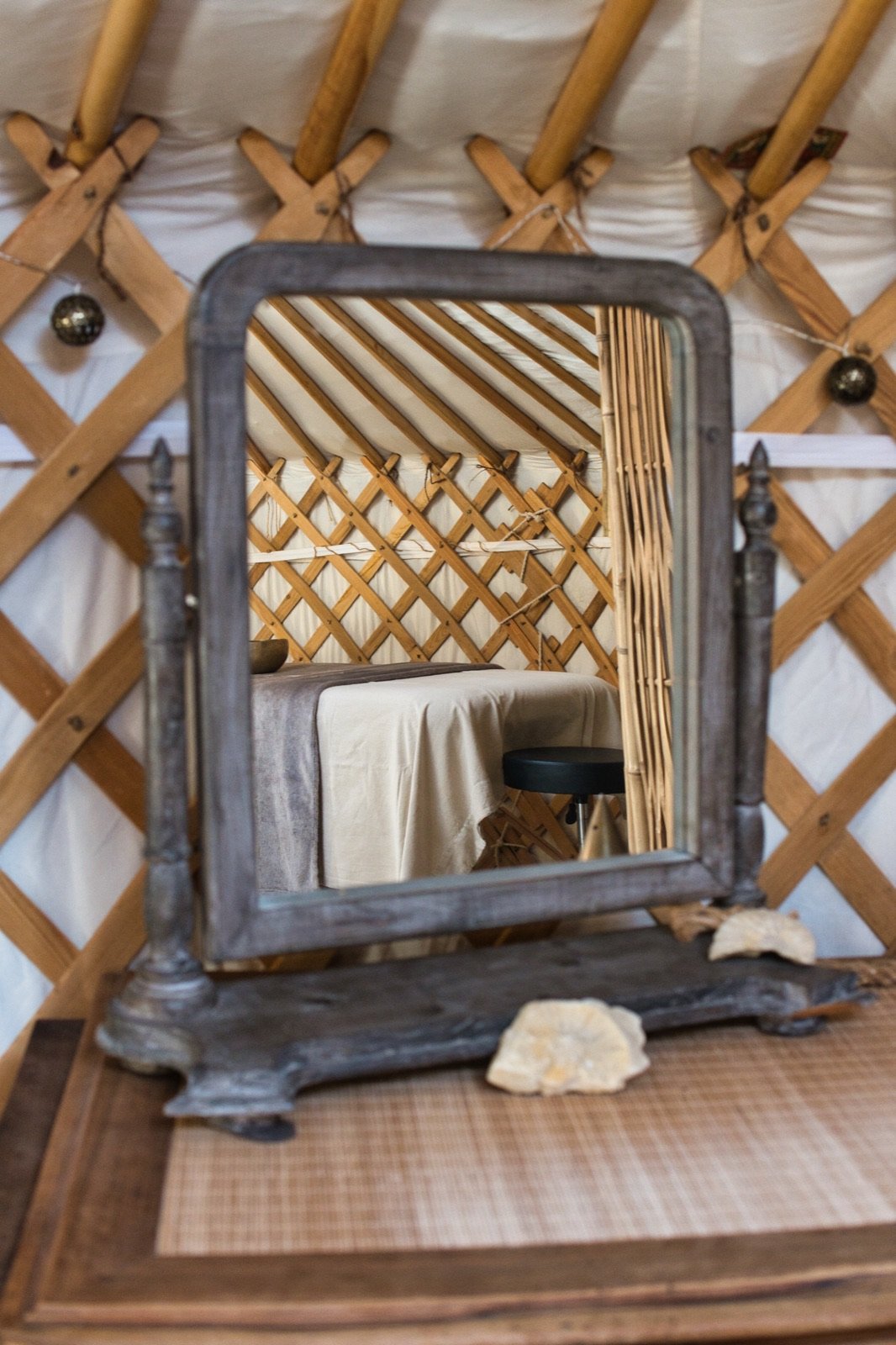 Miroir ancien dans une yourte